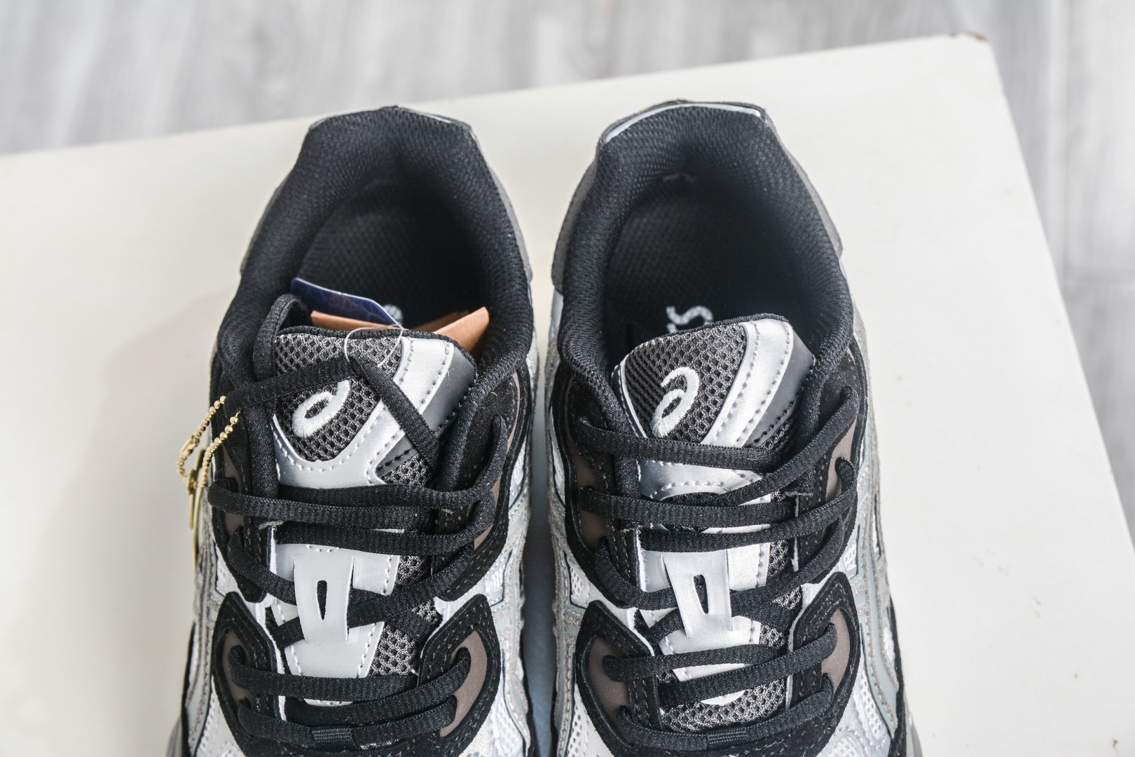 Asics Gel-NYC 亞瑟士運動休閒透氣專業跑鞋 
貨號: 1203A789 750
尺碼：36 37 37.5 38 39.5 40 40.5 41.5 42 42.5 43.5 44 45