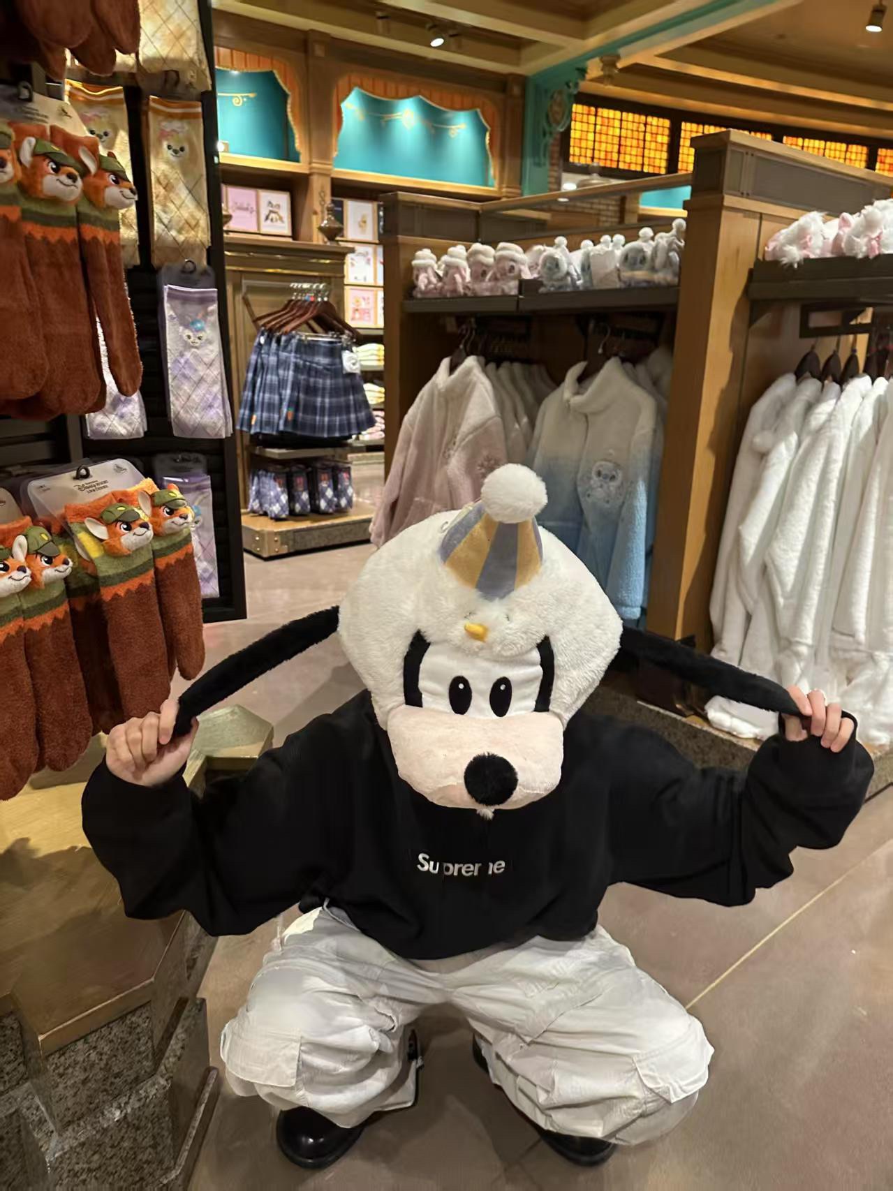 Supreme FW24 WEEK17 Box Logo Hooded Sweatshirt 胸前徽標刺繡logo口袋連帽衛衣帽衫
面料460克 高克重 面布質感強 韌性好 衣服收針處都有打套結（起到加固 久穿不變形 市面普通版本是沒有的哦） 歡迎對比 品質保證
F 尺碼：S M L XL