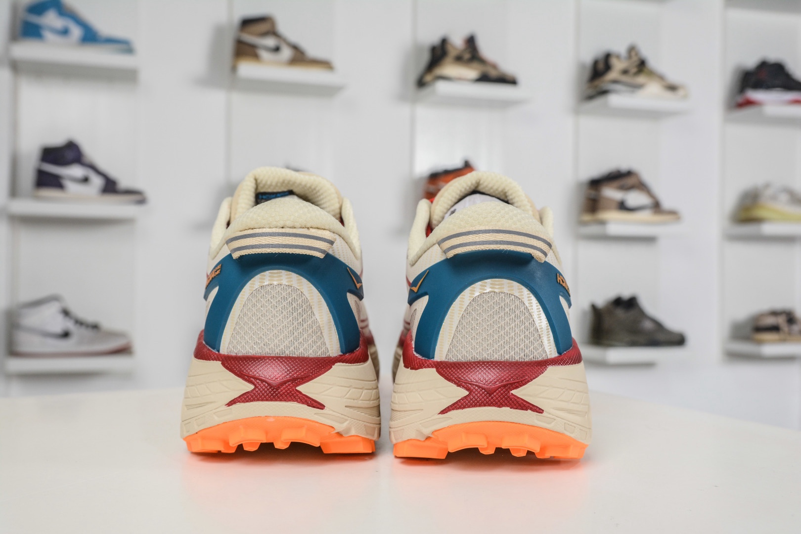 HOKA ONE ONE Mafate Speed 2 Low 輕量低幫戶外越野跑鞋
貨號:1126851/CMPP
尺碼:36 36.5 37.5 38 38.5 39 40 40.5 41 42 42.5 43 44 45