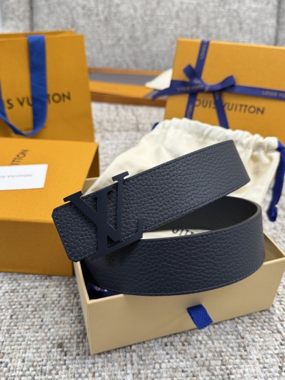 
Louis Vuitton LV腰带 荔枝纹皮底系列 原厂五金 精致手工绘边 柔软舒适 宽4.0