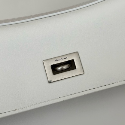 巴黎世家𝗕𝗮𝗹𝗲𝗻𝗰𝗶𝗮𝗴𝗮 💚💚出貨了！
款號：789779
尺寸：28.9×20×9.9cm