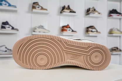 Gucci x NIke Air Force 1 古馳聯名-米黃 
貨號:MM3399 807
Size: 36 36.5 37.5 38 38.5 39 40 40.5 41 42 42.5 43 44 44.5 45