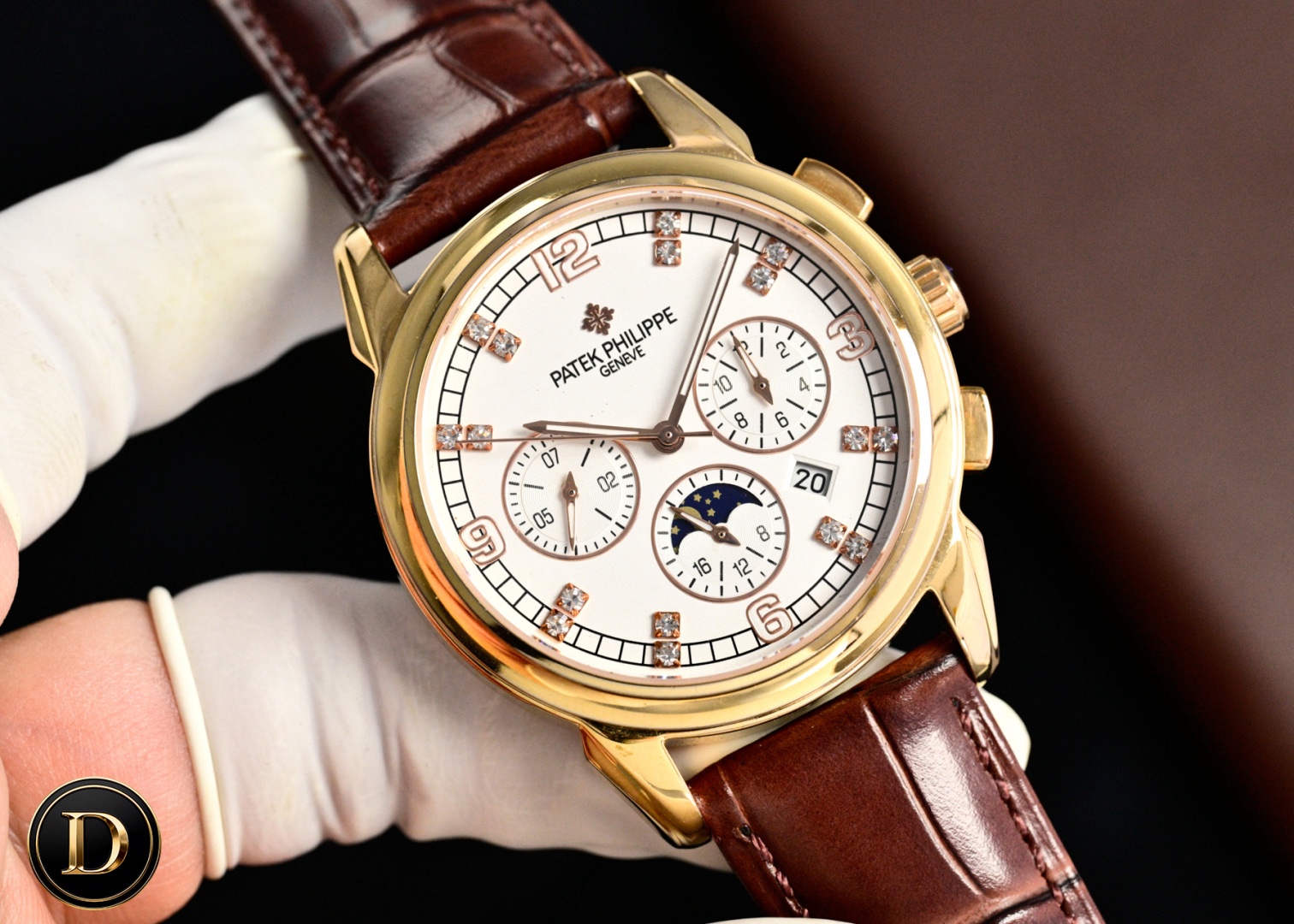 百達翡麗Patek Philippe驚艷登場，42毫米的表徑適配大眾男性手寸，非常商務可亦‬休閒。整表表殼手工雕刻花紋，視覺衝擊力強，令人過目不忘，實物質感更加優美。     
1⃣️搭配進口9100多功能機芯【非市場普通國產機芯】（零返修）功能（24小時,星期/星辰/月份）此腕表擁有38-48小時動力儲備.
2⃣️進口316L精鋼，採用18k品質爐內真空電鍍！
3⃣️搭配獨家定制方形鱗紋牛皮錶帶
4⃣️耐磨防刮藍寶石玻璃鏡面！
5⃣️30米生活防水等級.
百達翡麗（Patek Philippe） 簡