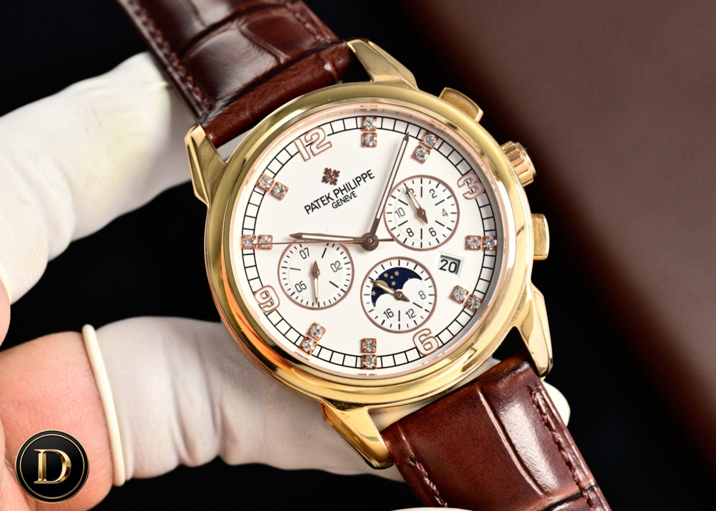 百達翡麗Patek Philippe驚艷登場，42毫米的表徑適配大眾男性手寸，非常商務可亦‬休閒。整表表殼手工雕刻花紋，視覺衝擊力強，令人過目不忘，實物質感更加優美。     
1⃣️搭配進口9100多功能機芯【非市場普通國產機芯】（零返修）功能（24小時,星期/星辰/月份）此腕表擁有38-48小時動力儲備.
2⃣️進口316L精鋼，採用18k品質爐內真空電鍍！
3⃣️搭配獨家定制方形鱗紋牛皮錶帶
4⃣️耐磨防刮藍寶石玻璃鏡面！
5⃣️30米生活防水等級.
百達翡麗（Patek Philippe） 簡