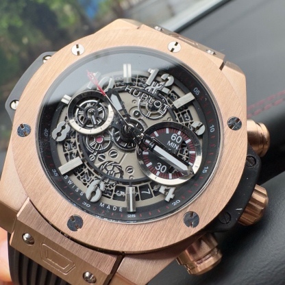 恆寶 Hublot精品男士腕表，勁爆鏤空設計，技藝精湛，獨具匠心，尊貴大氣，紳士風範。採用全自動機械機芯，頂級316精鋼表殼，天然橡膠錶帶，礦物質超強鏡面，尺寸43*13