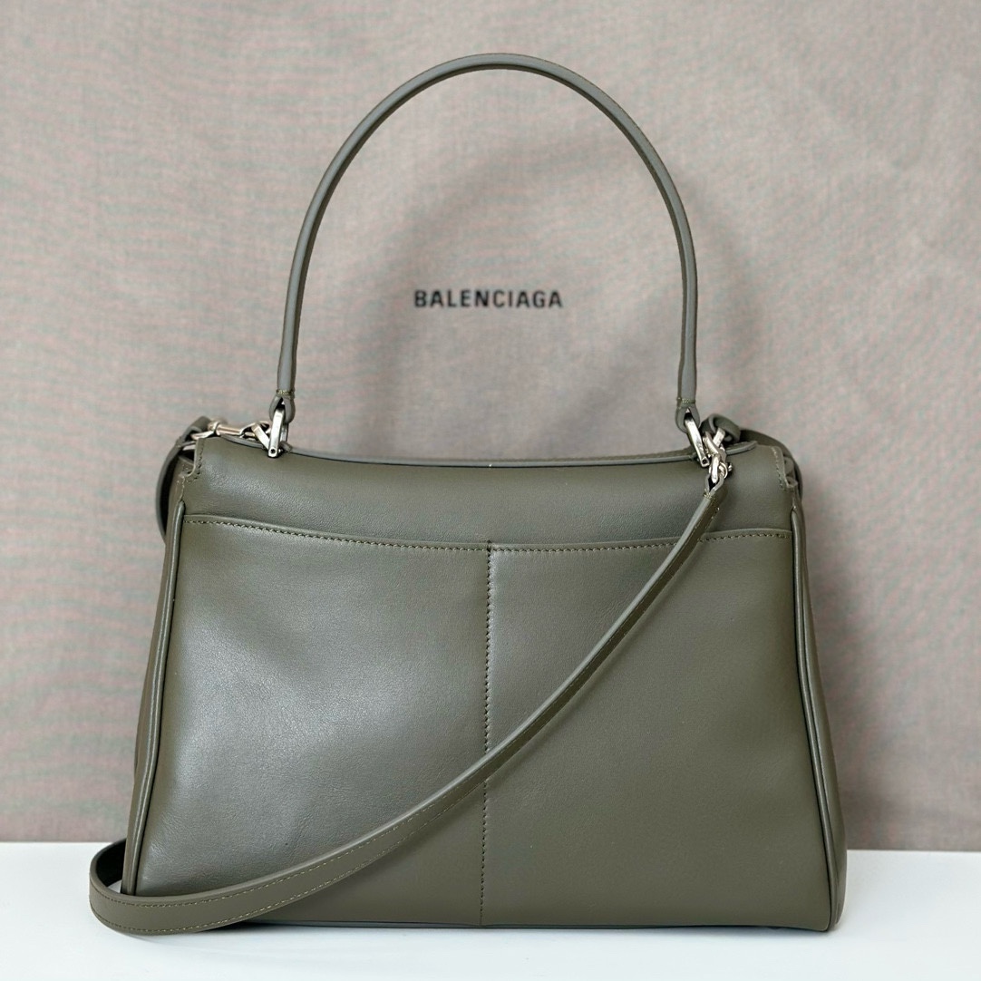 巴黎世家𝗕𝗮𝗹𝗲𝗻𝗰𝗶𝗮𝗴𝗮 💚💚出貨了！
款號：789779
尺寸：28.9×20×9.9cm