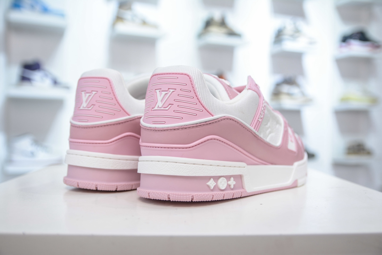 Louis Vuitton Trainer lv時裝走秀運動鞋板鞋 白粉 SIZE：36 37 38 39 40