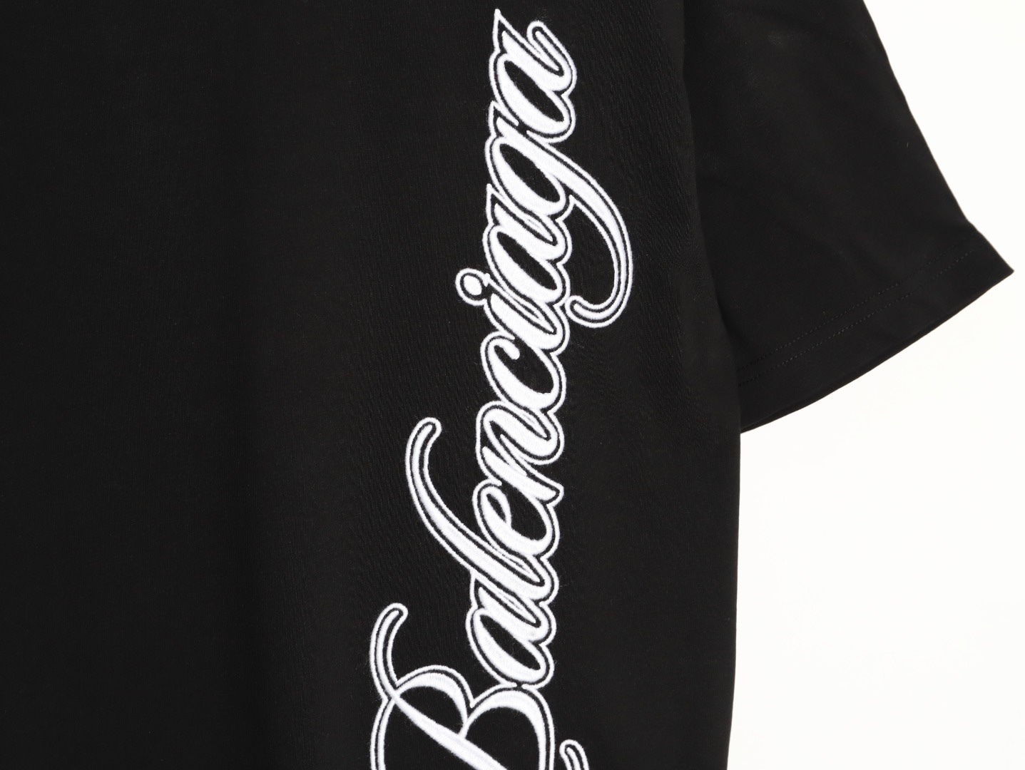 🔝BALENCIAGA巴黎世家BLCG 側邊草體字母短袖T恤
正品購入開發，40支雙紗巴黎棉210克，1*1配套十字羅紋280克，進口刺繡，面料酵洗，定制1：1商標，寬松版型
B Size：S-XL