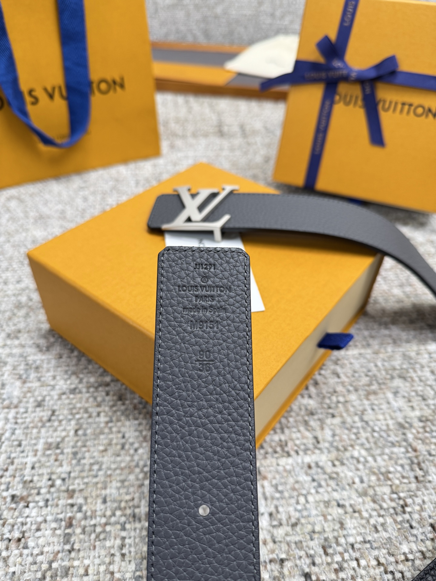 
Louis Vuitton LV腰带 荔枝纹皮底系列 原厂五金 精致手工绘边 柔软舒适 宽4.0
