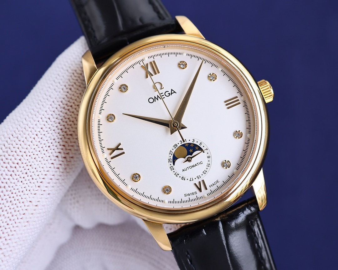 
玫瑰][玫瑰]20223【OMEGA】新款推薦，蝶飛系列＂升級版＂，機芯型號為ETA2824-6機芯（6位真日曆與24小時星辰功能） 質量穩定，尺寸40mm，厚度1.1mm.表殼為316L全鋼鍍納米鉑金表技術，更彰顯高貴大氣，錶帶搭配意大利頭層小皮，是你佩戴裝飾不二選擇。實物更高大上，期待你的品鑒[抱拳]送禮自戴精品！[勝利]高端品質，匠心獨具！大廠品質！歡迎轉載！