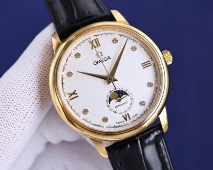 
玫瑰][玫瑰]20223【OMEGA】新款推薦，蝶飛系列＂升級版＂，機芯型號為ETA2824-6機芯（6位真日曆與24小時星辰功能） 質量穩定，尺寸40mm，厚度1.1mm.表殼為316L全鋼鍍納米鉑金表技術，更彰顯高貴大氣，錶帶搭配意大利頭層小皮，是你佩戴裝飾不二選擇。實物更高大上，期待你的品鑒[抱拳]送禮自戴精品！[勝利]高端品質，匠心獨具！大廠品質！歡迎轉載！