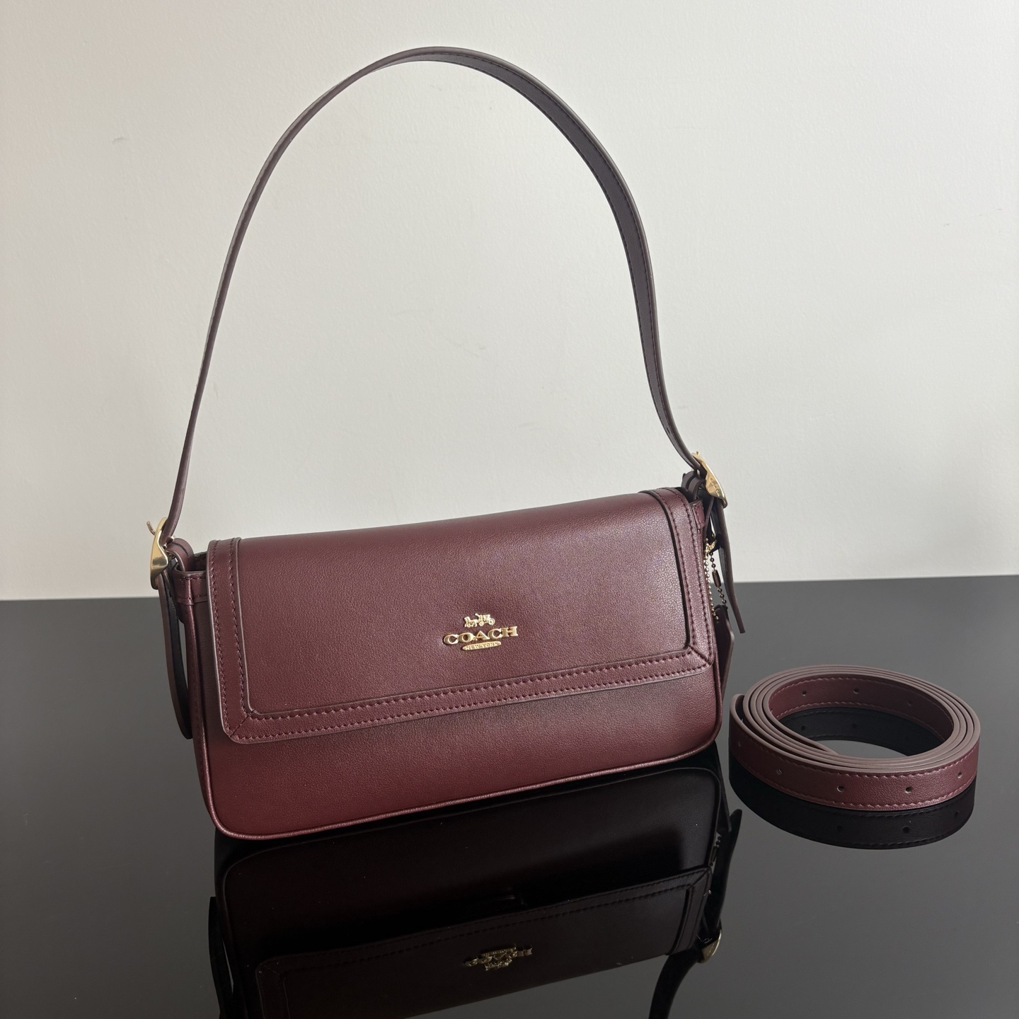 
【新品】COACH/蔻馳奧萊女士ETTA25號翻蓋單肩包腋下包高級通勤 CCV65尺寸25*13.5*6