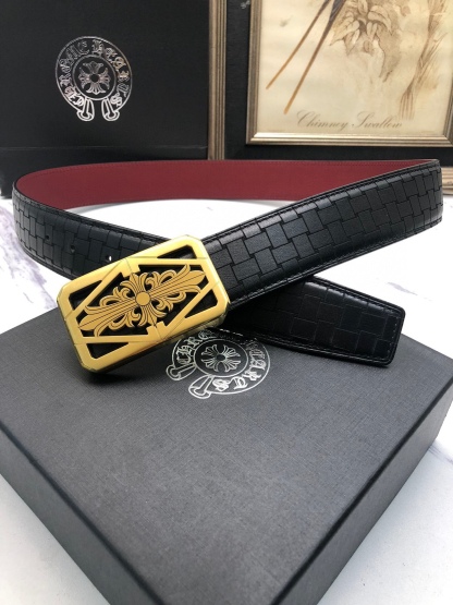 克羅星：原單頭層牛皮燙印花紋面，內襯頭層小牛皮底，搭配原單自動扣，可裁剪的自動帶，此款腰帶面雙採用意大利原定廠制進口牛皮帶身 ，對專版櫃足寬3.5