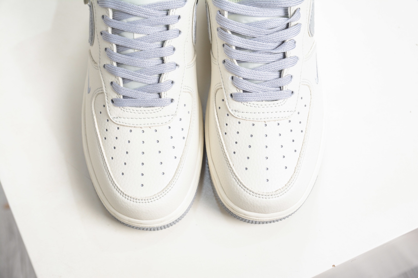 Nike Air Force 1 Low 07 x Supreme SUP聯名-反光灰 
貨號:DD1982 338
Size：36 36.5 37.5 38 38.5 39 40 40.5 41 42 42.5 43 44 44.5 45