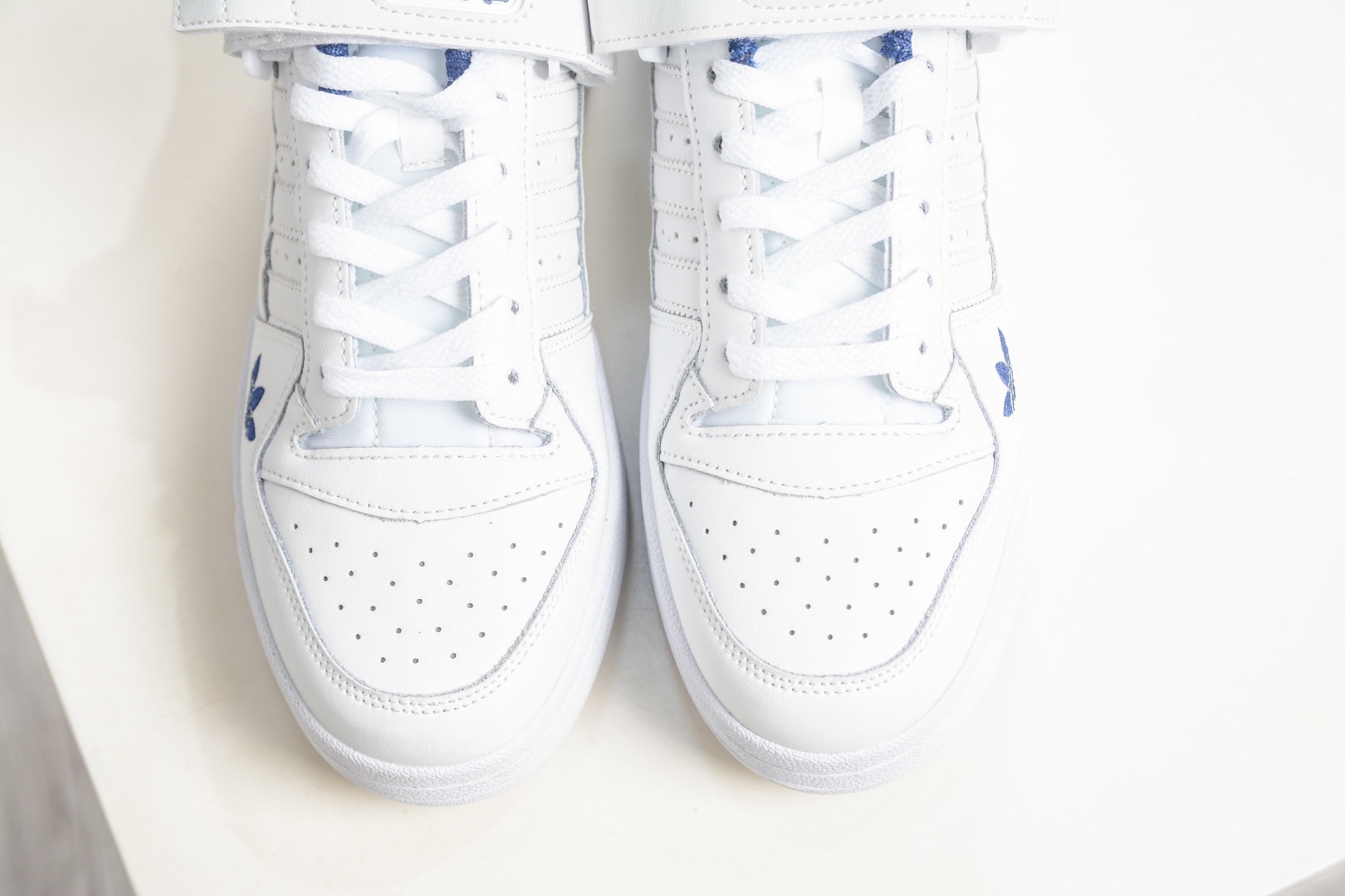 adidas Originals Forum 低幫百搭潮流休閒運動板鞋  
貨號：FZ6296
尺碼：36 36.5 37 38 38.5 39 40 40.5 41 42 42.5 43 44 45