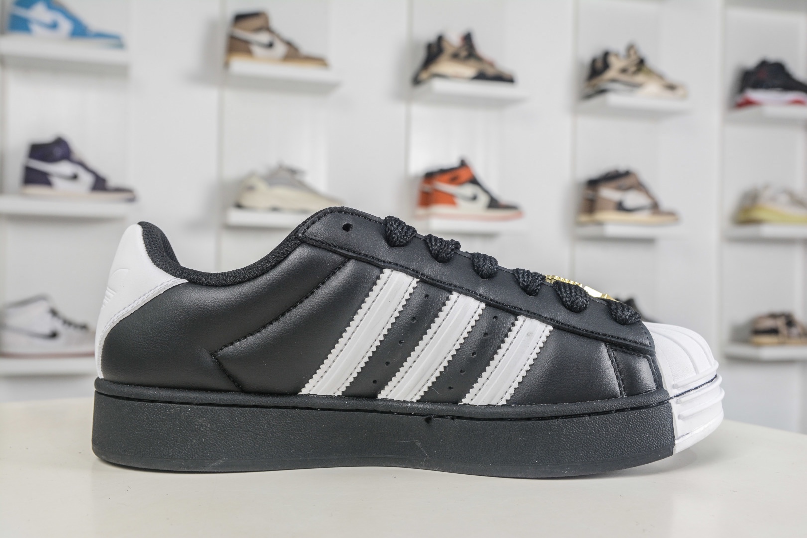 Adidas Superstar 2 ST 麵包鞋 3.0貝殼頭低幫休閒板鞋 
貨號: JR7444
尺碼：35 36 36 36.5 37 38 38.5 39 40 40.5 41 42 42.5 43 44 44.5 45