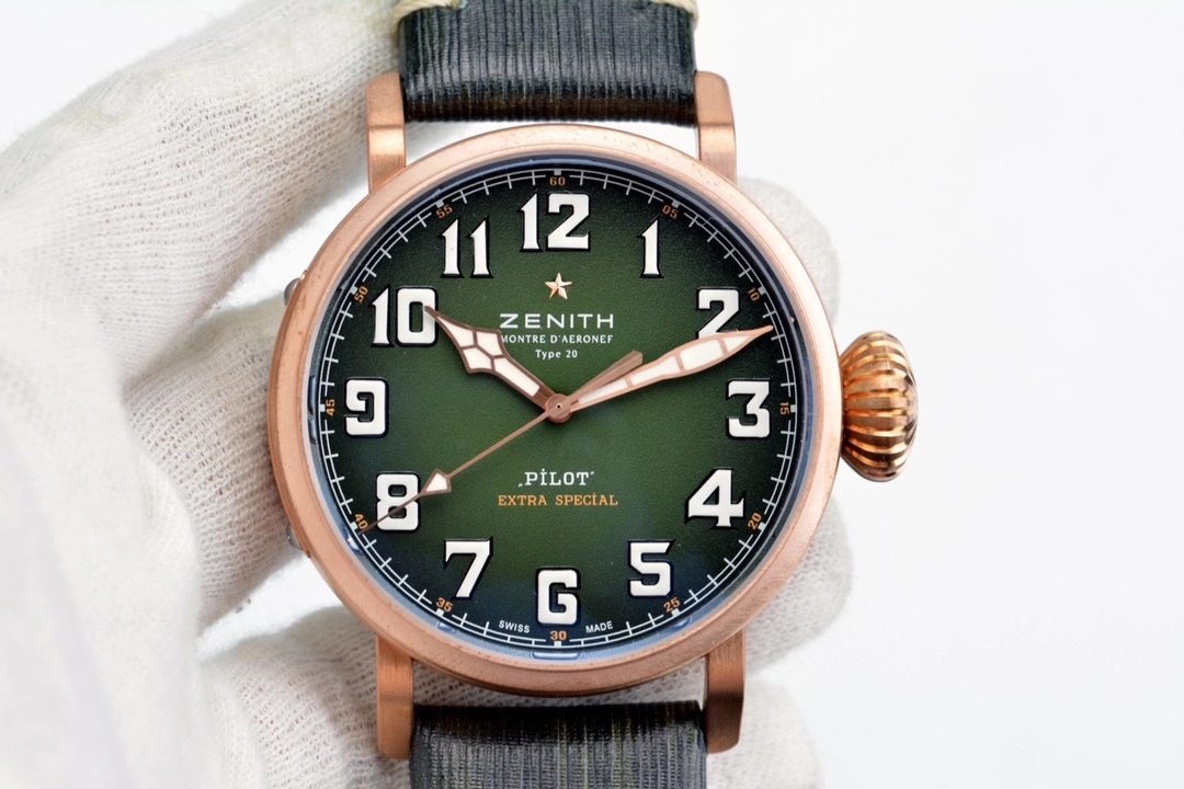 XF 真力時新品爆款：
卡其綠“青銅大飛”
1，全新殼套，升級進口材料，不，並且用特殊工藝處理不會再出現髒斑比復古感十足。
2，全新貼近軍事風格的粒面“卡其綠”錶盤。
3，具有真力時標誌性設計的“洋蔥大把頭”
青銅材質，歲月變遷，賦予你獨特的個性。