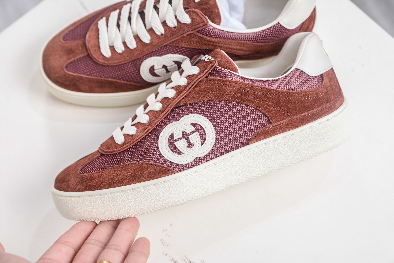Gucci 古馳G75 圓頭系帶運動鞋
尺碼：35 36 37 38 39 40 41 42 43 44 45 46