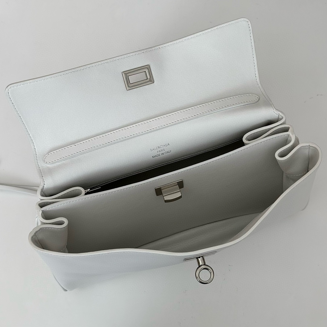 巴黎世家𝗕𝗮𝗹𝗲𝗻𝗰𝗶𝗮𝗴𝗮 💚💚出貨了！
款號：789779
尺寸：28.9×20×9.9cm