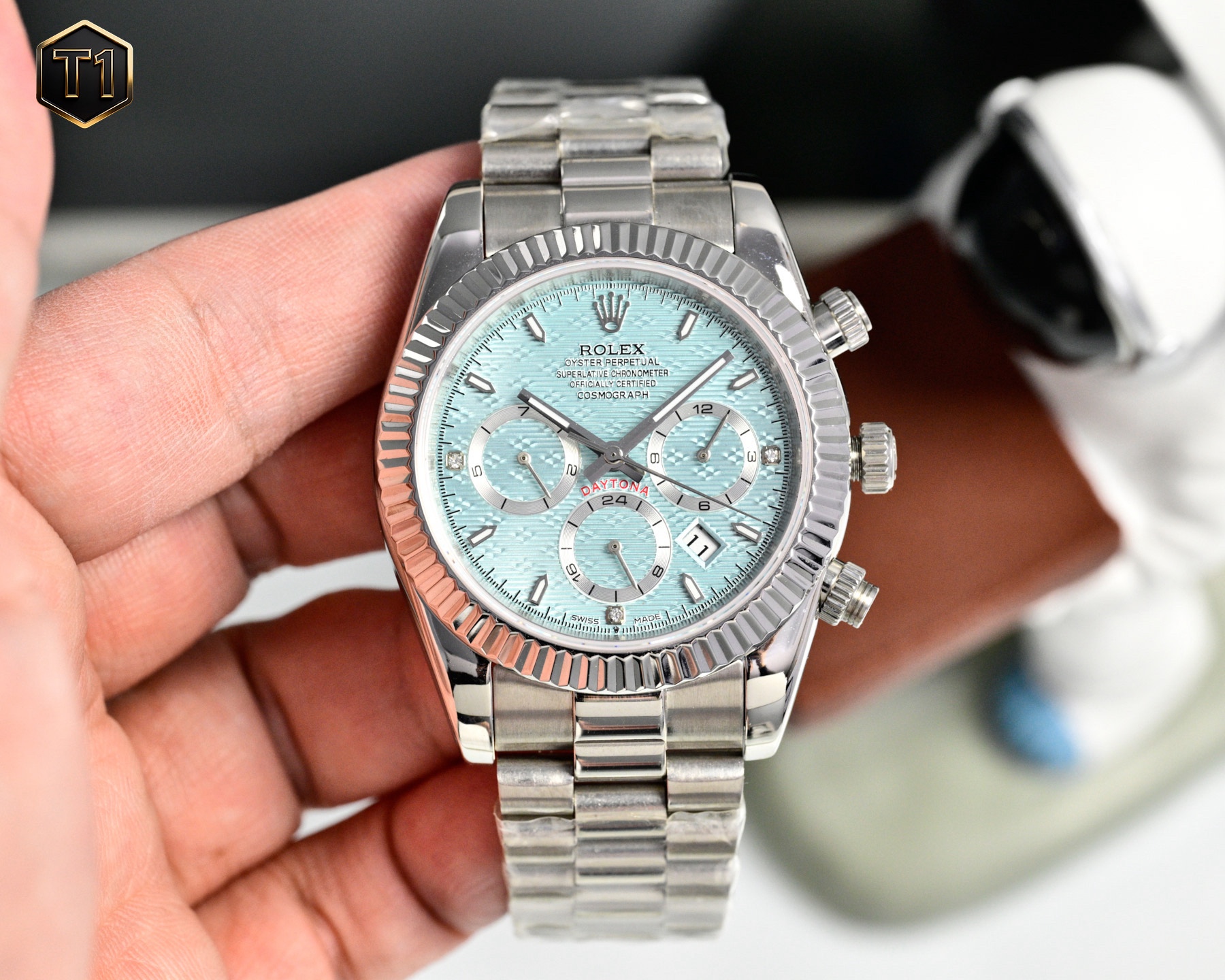 年度新款強力推薦
🔥經典日誌系列-多功能腕表🔥
防表屆最高版本⌚️勞力士⌚️ 複雜系列六針男表[愛心]爆款[愛心] 多功能腕表。
1⃣️搭載原裝進口9100星期月份月相動能功能機芯機械表！
2⃣️錶盤上採用經典獨家高級奢華稜紋 突顯出這款腕表的華貴氣質[呲牙]
3⃣️錶帶採用進口316鋼帶腕表！
4⃣️表鏡採用雙卜藍寶石鏡面！
5⃣️透視底蓋！
6⃣️直徑41毫米，厚度10毫米！
腕表功能匯集星期/月份/日期/月亮/太陽等功能於一身，最佳男士商務腕表真正的標配！為高端腕表的代表之作！
榮譽出品