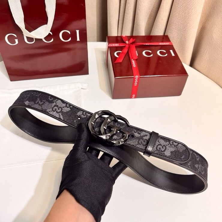 
古奇 新款 GG Marmont系列心選迷彩大理石紋GG帆布，為2026早春系列隨處可見的主要圖案之一增色添彩，40mm