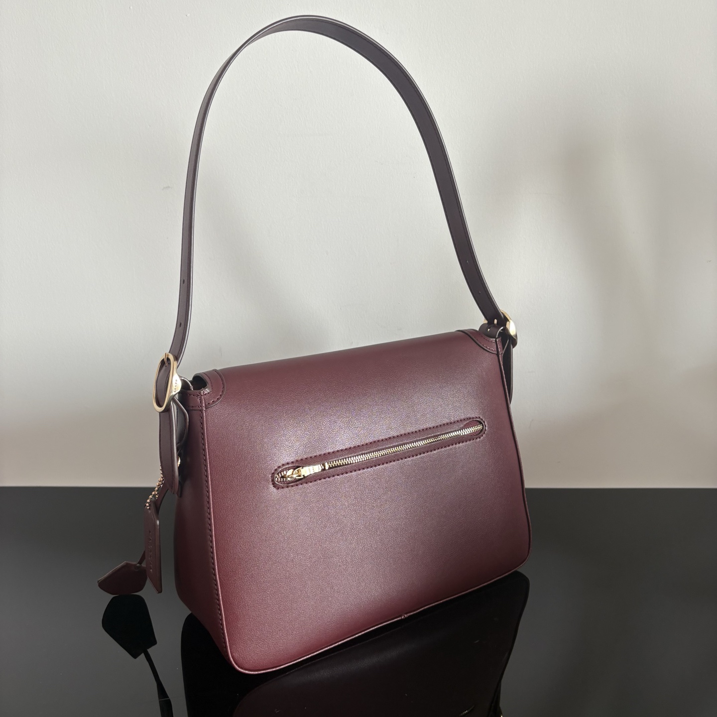 
[新品]COACH/蔻馳奧萊女士ETTA 29號翻蓋單肩包腋下包 CCE57 29*21*12
