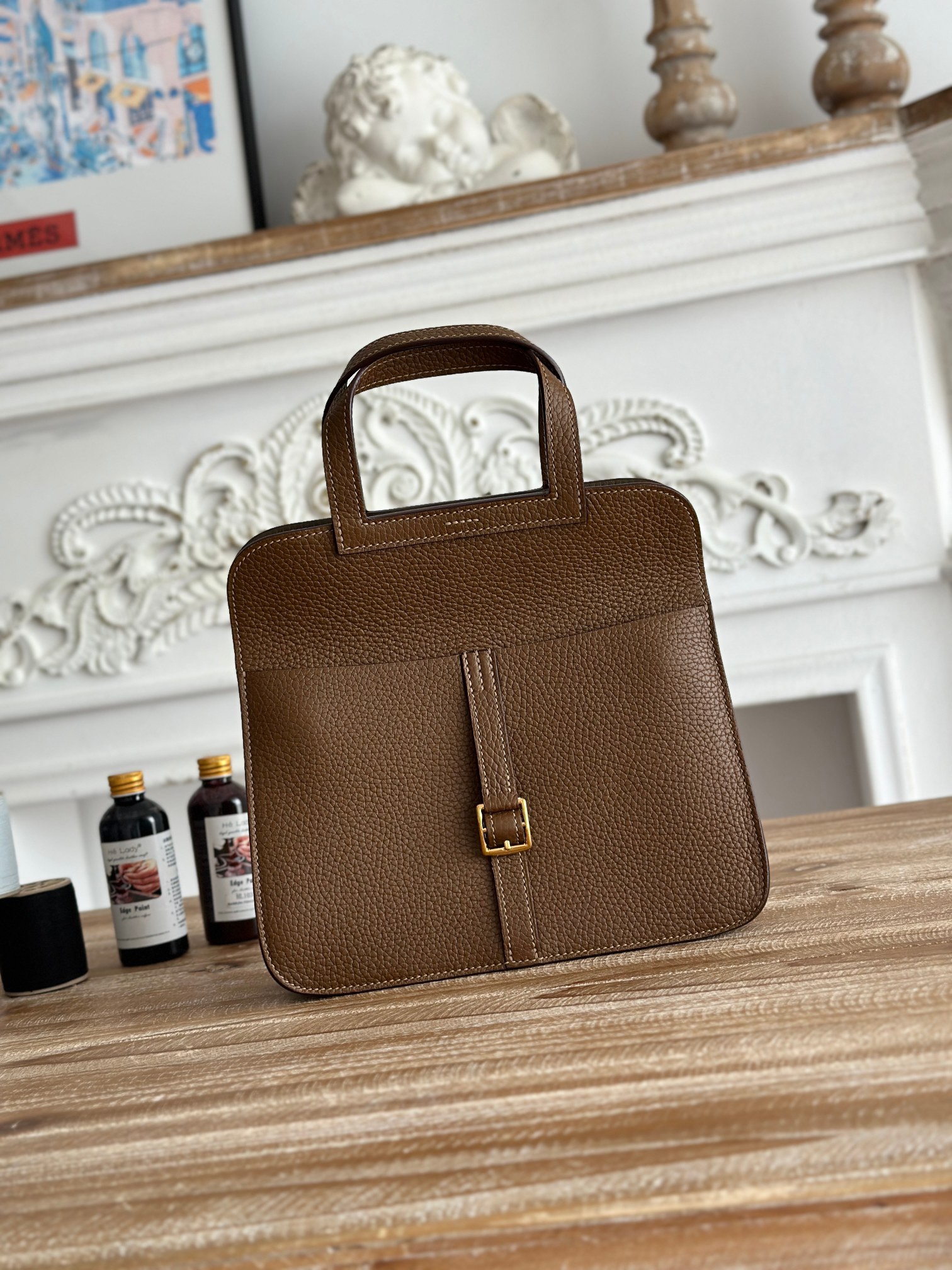 馬蹄包  半手工蠟線	Halzan	
 能滿足各種背法的!!
①手拎包②斜挎包③單肩包④手拿包
togo皮、五金細緻到油邊 無處不精緻√ 
尺寸：25cm