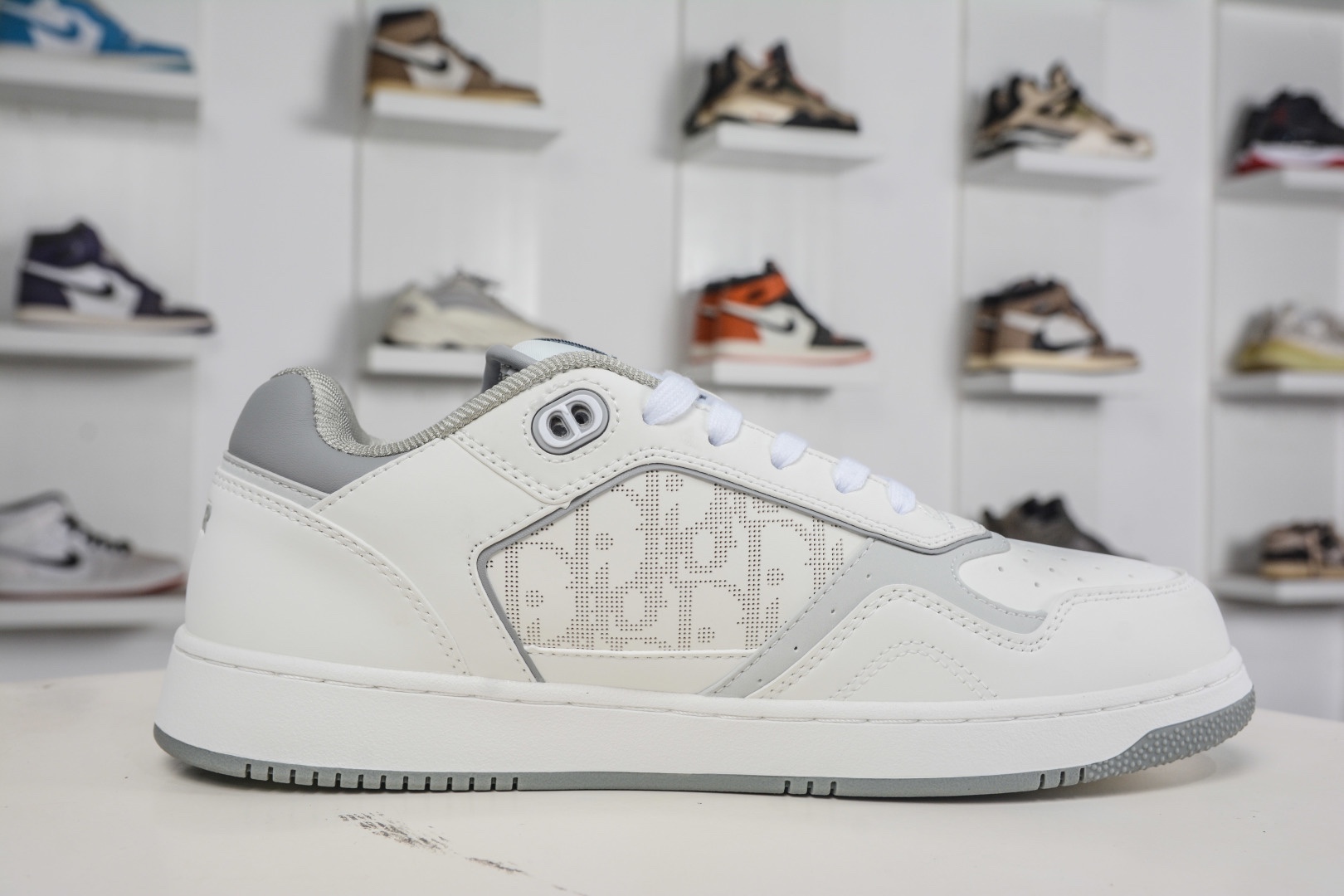 迪奧/Dior B27 Oblique Galaxy Low Top Sneakers B27系列低幫復古真皮百搭運動休閒板鞋 
貨號：3SN272ZIR16536
尺碼：38 39 40 41 42 43 44 45 46