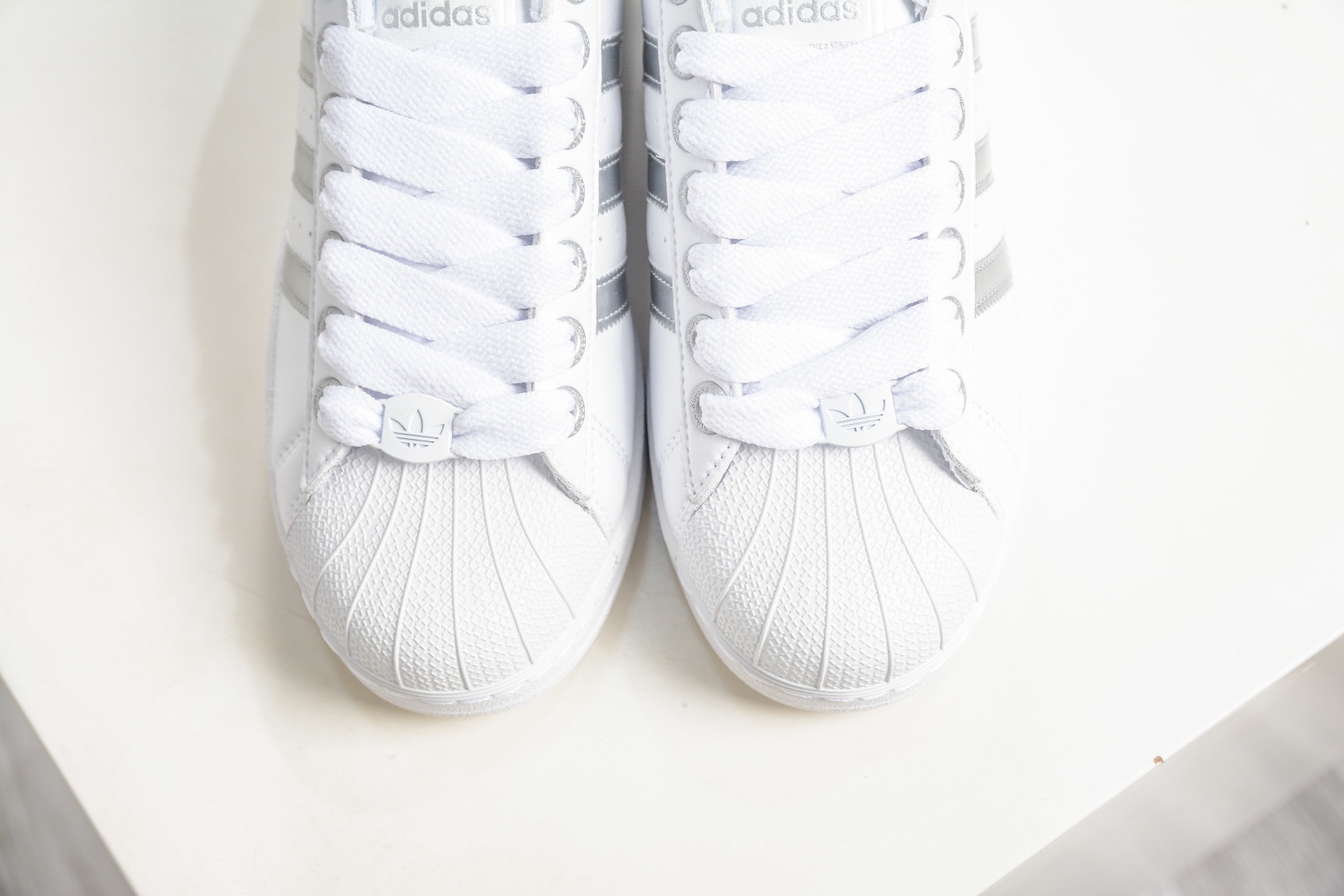 Adidas Originals Superstar 2025全新 貝殼頭
貨號:JR4233
尺碼:35 36 36.5 37.5 38 38.5 39 40 40.5 41 42 42.5 43 44 44.5 45