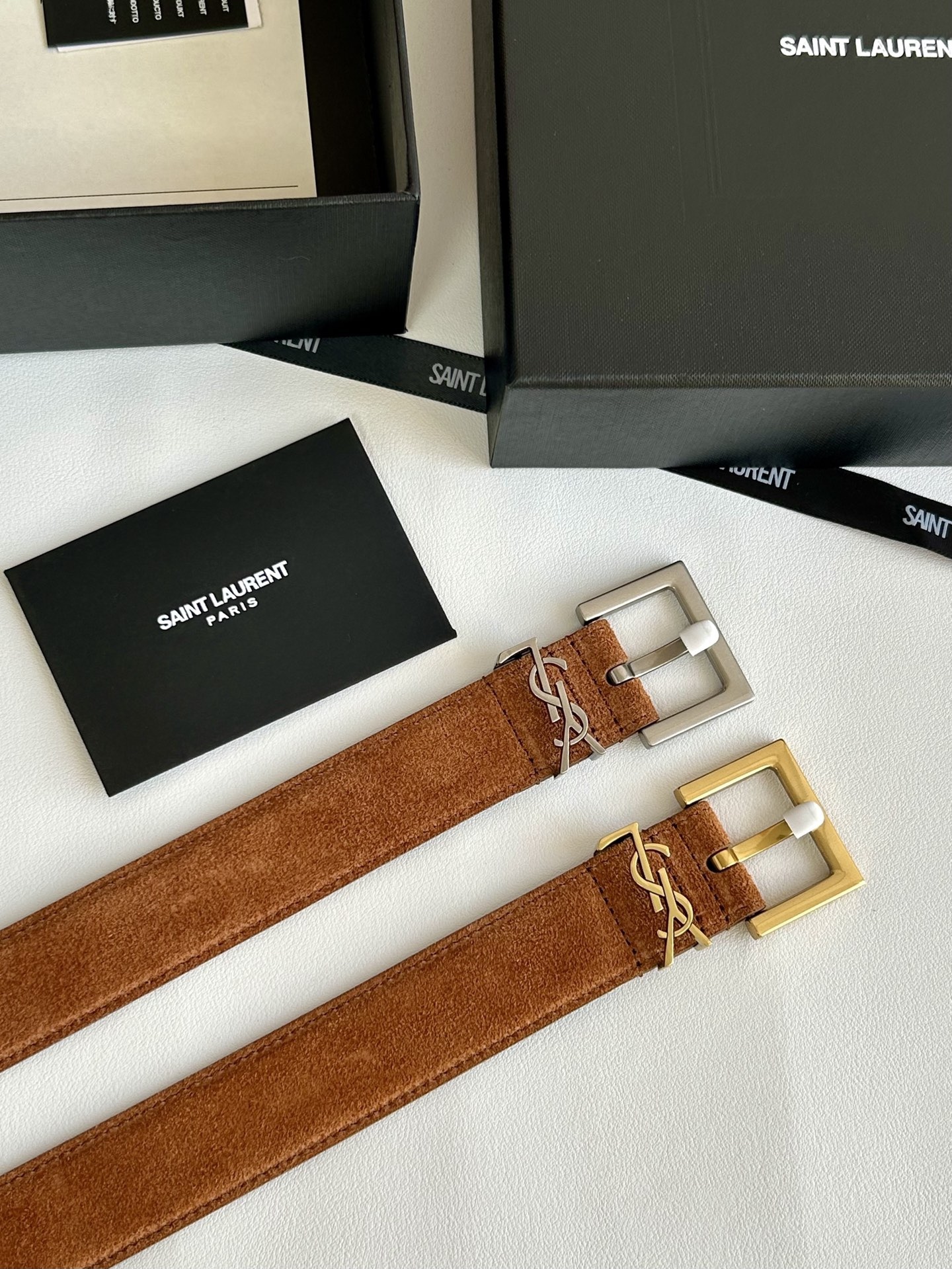 聖羅蘭 女士腰帶，進口小牛皮 配以CASSANDRE 標識腰帶環。古銅色金銀五金可選。精緻優雅的設計，寬度3.0cm