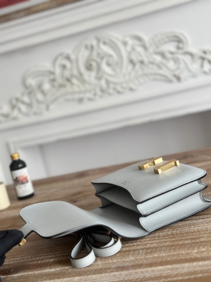 康康  空姐包  
constance  19cm  
epsom掌紋小牛皮  半收工  蠟線縫製