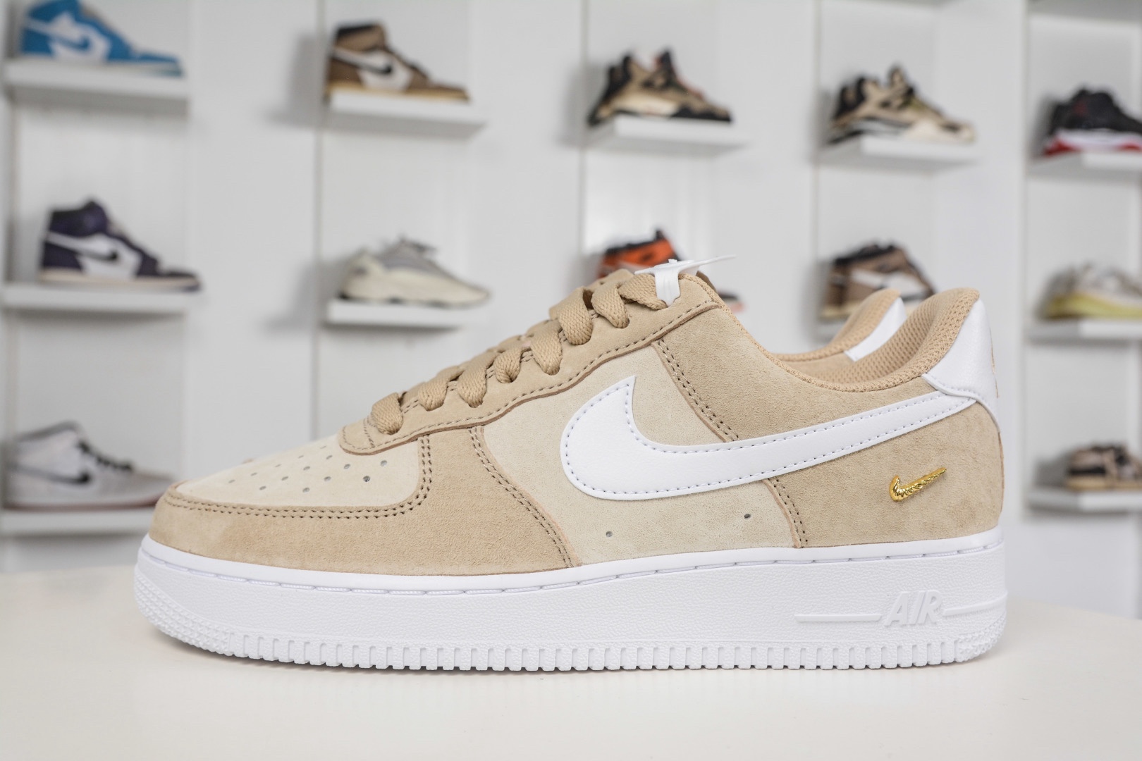 NK Air Force 1 '07 Low 麂皮黃白 
貨號：IQ9964 200
Size：36 36.5 37.5 38 38.5 39 40 40.5 41 42 42.5 43 44 44.5 45