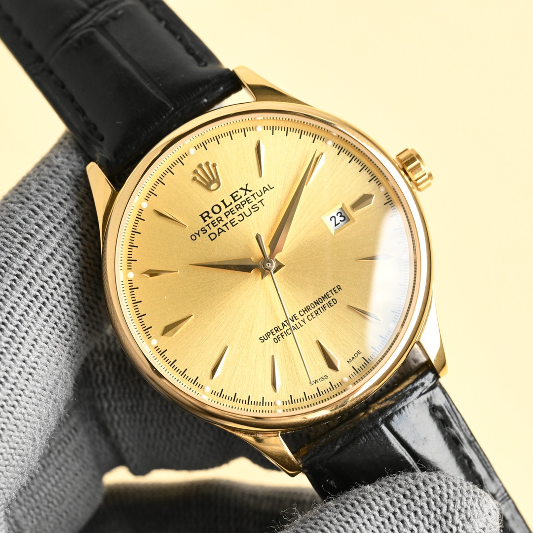 主推勞力士【ROLEX】男士腕表 採用獨特的錶盤設計 搭配而來的是更高檔奢華的勞力士， 初識勞力士必憧憬有朝一日能擁有它，戴上勞力士必順風順水必發達，你值得擁有，歡迎評鑒！！
機芯：搭配全新進口8215西鐵城（零返修） 尺寸：40鏡面：藍寶石玻璃永不刮花 材質：316L精鋼表殼 動力：儲存48小時 防水深度：100米意大利小牛皮帶，原裝針扣！