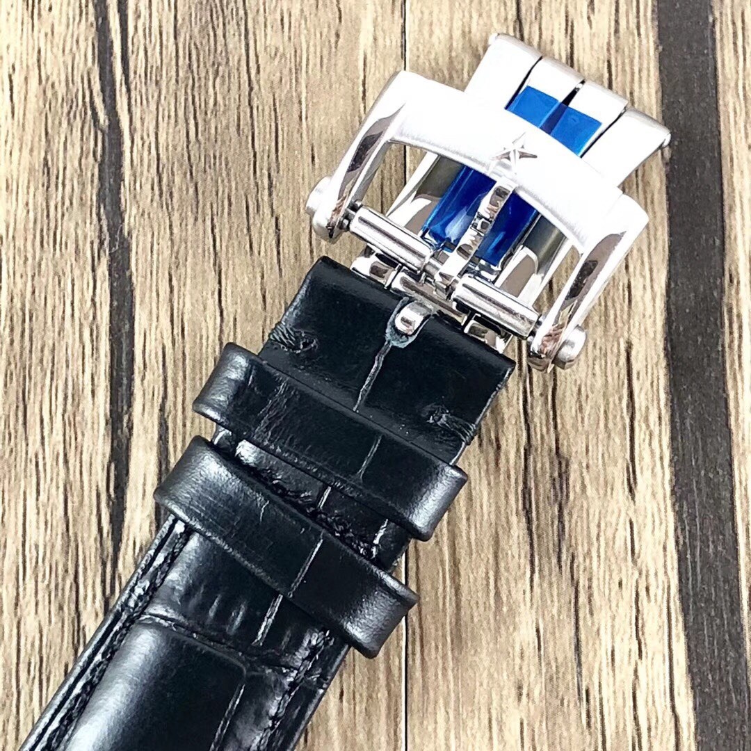 【真力時】菁英系列：一切來得剛剛好！
  機芯：進口9015改制ELITE6150型號-剛剛好
  表殼：原版開模42MM/316L精鋼-剛剛好
  玻璃：弧形雙面防眩處理藍寶石-剛剛好
  字面：字釘鐫刻/鍍銠太陽紋/琢面指針-剛剛好
  皮帶：精選意大利牛皮+膠質底皮-剛剛好
  表扣：原版制動折疊扣-剛剛好
原版開模超級復刻，歷盡兩年時間突破各種工藝難關，到達一切剛剛好的效果！