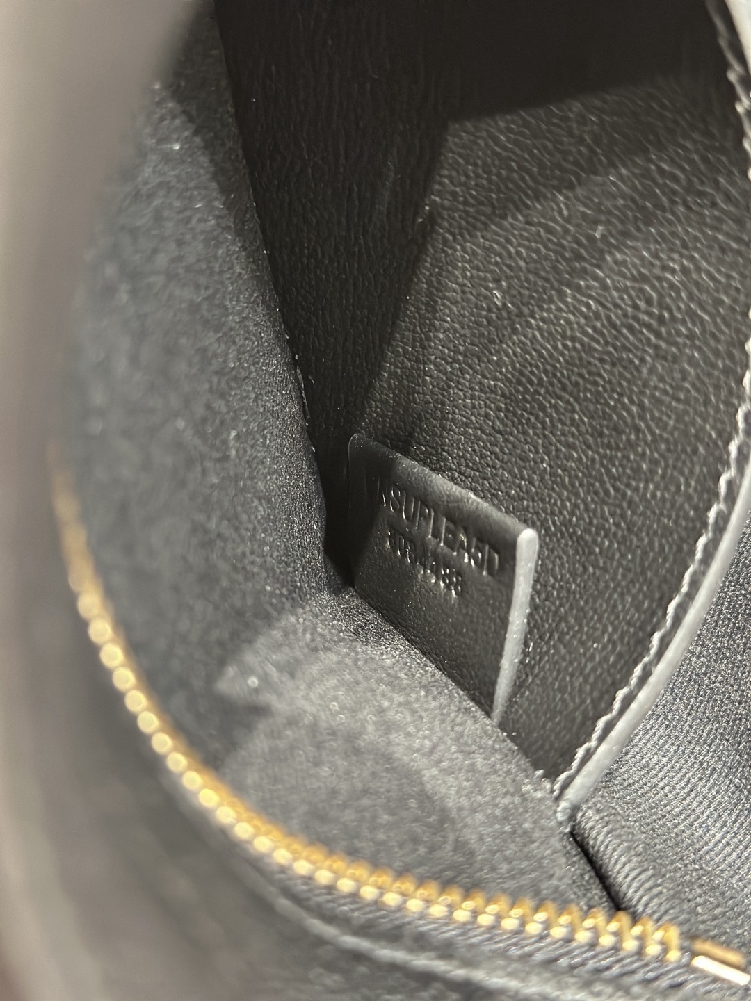 B家手提包斜挎包，經典棉質格紋帆布拼牛皮，袋口拉鍊設計，兩側可收攏展開，多種背法，上身效果超贊，尺寸：21/20/13，型號4881