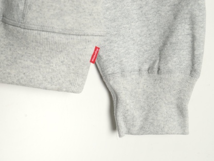 Supreme FW24 WEEK17 Box Logo Hooded Sweatshirt 胸前徽標刺繡logo口袋連帽衛衣帽衫
面料460克 高克重 面布質感強 韌性好 衣服收針處都有打套結（起到加固 久穿不變形 市面普通版本是沒有的哦） 歡迎對比 品質保證
F 尺碼：S M L XL