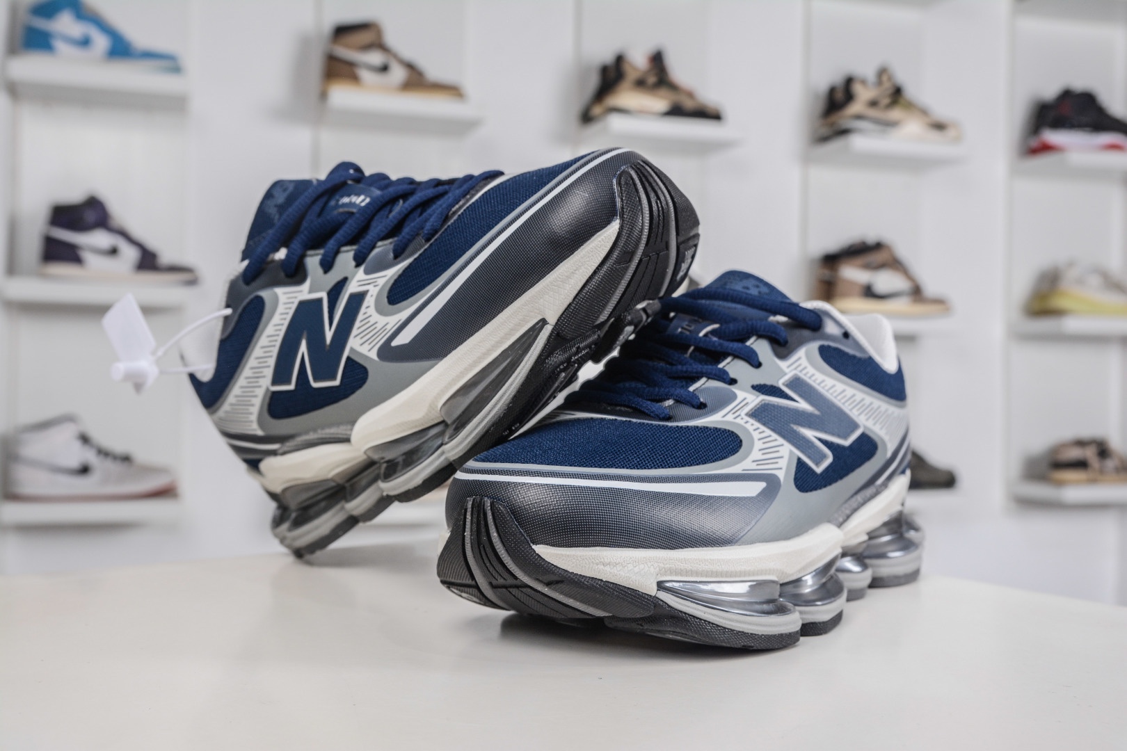 New Balance NB2000 舒適百搭防滑耐磨低幫 休閒跑步鞋
貨號：U20001PB
Size：36-46.5