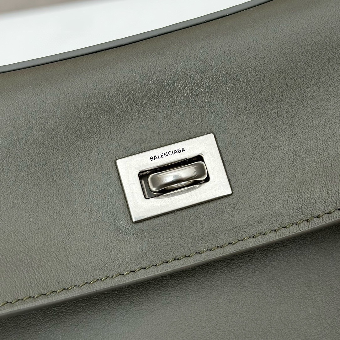 巴黎世家𝗕𝗮𝗹𝗲𝗻𝗰𝗶𝗮𝗴𝗮 💚💚出貨了！
款號：789779
尺寸：28.9×20×9.9cm