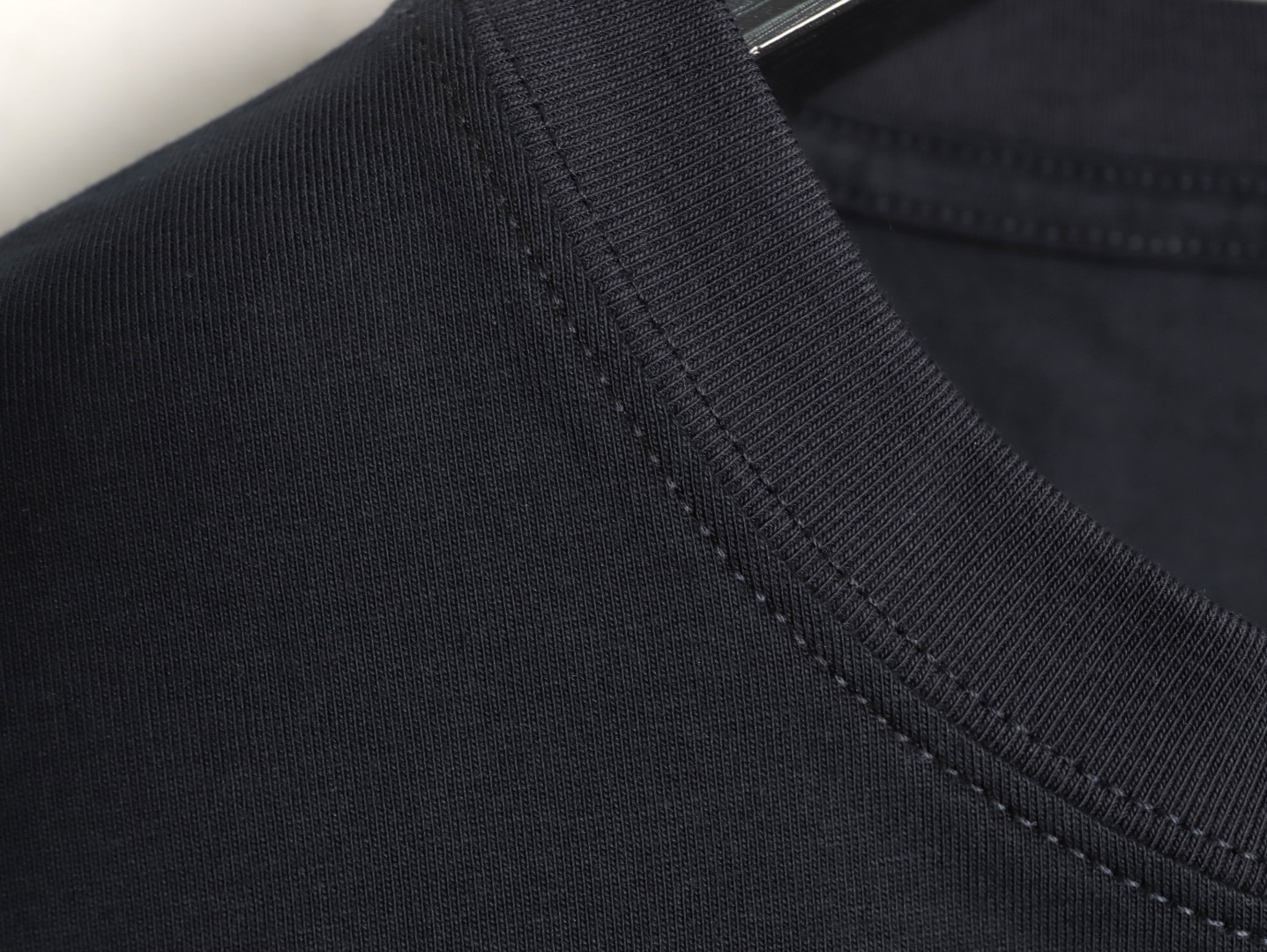 🔝LOEWE X LOUIS WAIN 幾何刺繡短袖T恤
定制緞光精密超柔錦棉，採用進口機刺繡工藝，精度高，線條流暢而細膩，面料都經過澆洗，手感質感更佳，不易變形，不易縮水，不易褪色，寬松版型
B Size： S-XL