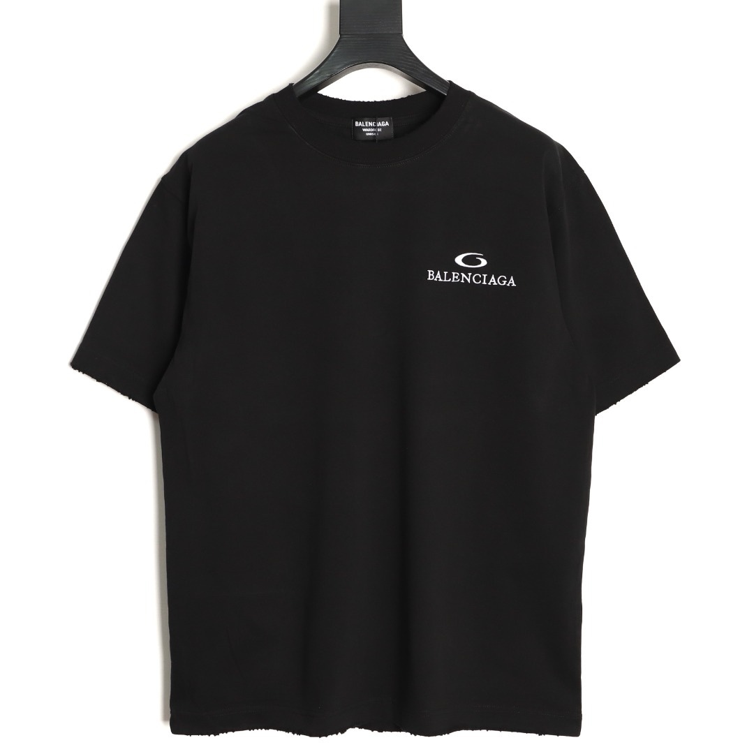 Balenciaga/巴黎世家 26ss 後背麥穗刺繡短袖
No.1的質量 真正天花板品質，正確320g定織定染雙紗面料 柔軟舒適，成衣洗水 定染螺紋 無色差 不變形 手工磨爛超重工藝。螺紋領口均為某巴某黎原領口 高包裹度 領口寬度和櫃櫃精確到毫米 厚領口不易變形，注意做工 領口處針腳 無折疊 順暢自然沒重疊線 真正還原 這是多少人都做不到的 ，區別市場通貨!
M1 Size: S-XL