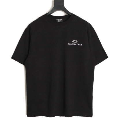 Balenciaga/巴黎世家 26ss 後背麥穗刺繡短袖
No.1的質量 真正天花板品質，正確320g定織定染雙紗面料 柔軟舒適，成衣洗水 定染螺紋 無色差 不變形 手工磨爛超重工藝。螺紋領口均為某巴某黎原領口 高包裹度 領口寬度和櫃櫃精確到毫米 厚領口不易變形，注意做工 領口處針腳 無折疊 順暢自然沒重疊線 真正還原 這是多少人都做不到的 ，區別市場通貨!
M1 Size: S-XL