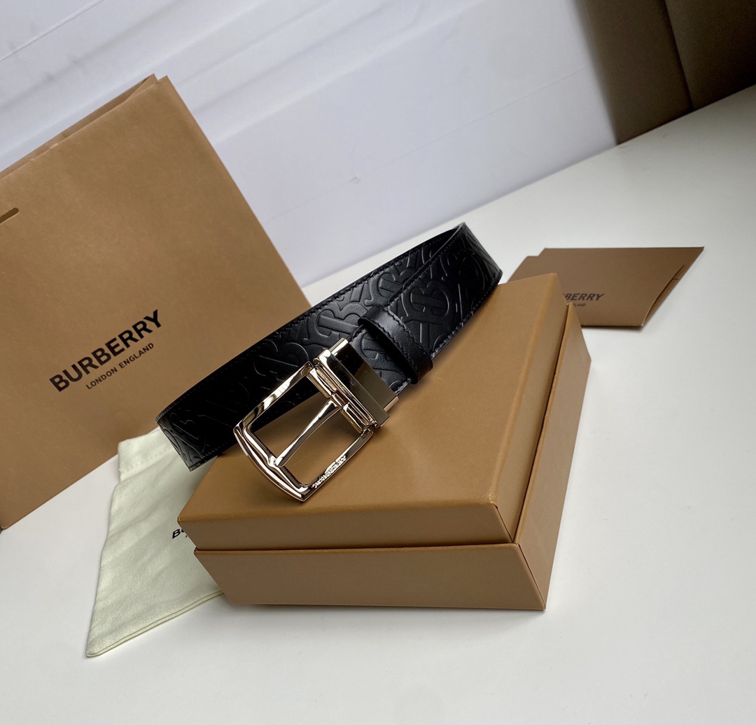 Burberry巴寶莉專櫃同步上新🎉🎉意大利制腰帶 裝飾品牌專屬標識壓花圖案 搭配鍍鈀金搭扣  營造精緻設計感 寬:3.5cm  精緻優雅