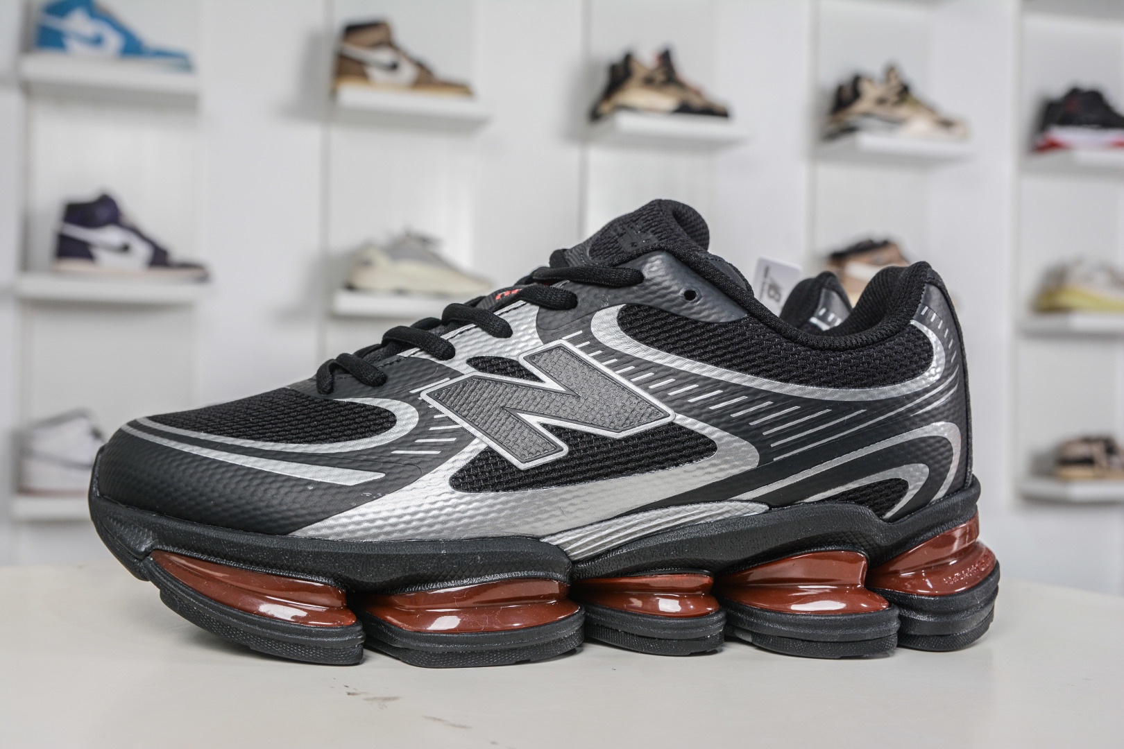 New Balance NB2000 舒適百搭防滑耐磨低幫 休閒跑步鞋 
貨號：U200028K
Size：36-46.5