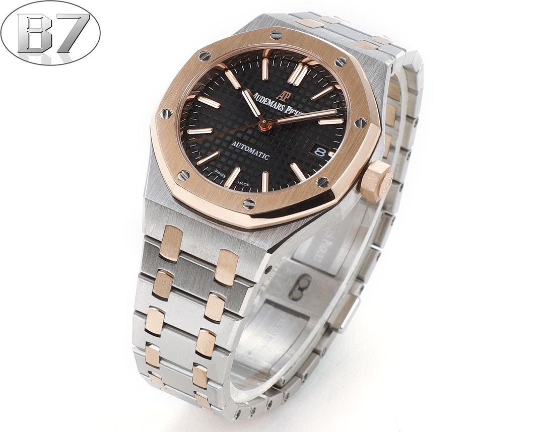 B7  Factory
AP愛彼 女款愛彼皇家橡樹 剔除機芯甲板多餘部分，使之變得更加鏤空——成就鋼表巔峰—— 實力演繹 衛冕“鋼”王！【6大精妙之處】1.正品拆解開模，尺寸為37毫米與正品一致！2.完美還原正品表殼的每一處細節，盡顯正品“稜角分明 堅毅果敢”的陽剛氣質。3.鋼帶的做工無可挑剔，比市面上任何鋼帶表做工均要更上一層樓，鋼帶頭粒和表頭銜接的“緩衝帶”的鬆緊程度與正品一模一樣。4.自動陀的與原裝致敬，是市面唯一做到顏色於原裝一致的版本（市面一般版本均偏紅）其上的ap族徽雕刻獨一無二。
