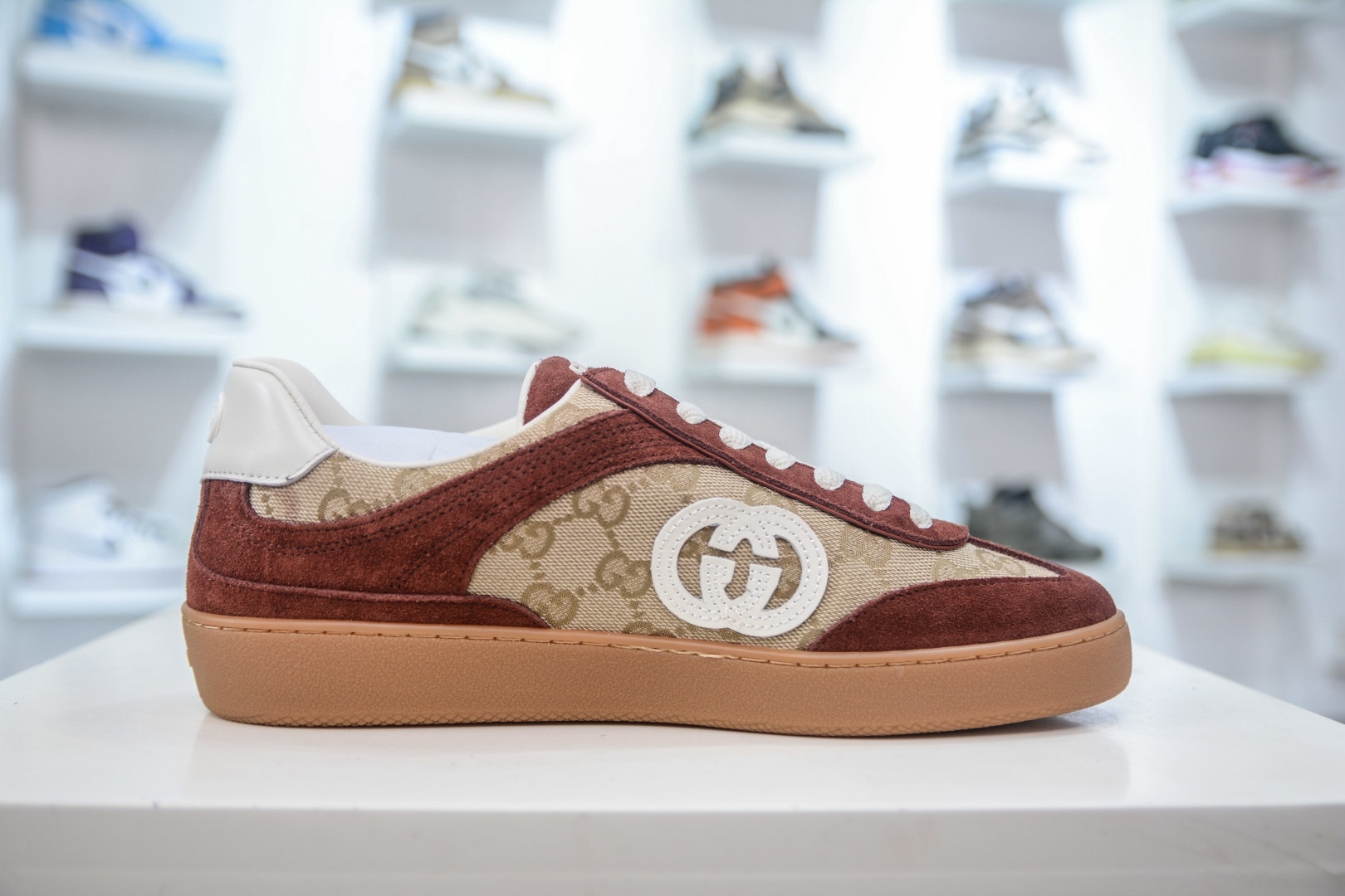 Gucci 古馳G75 圓頭系帶運動鞋
尺碼：35 36 37 38 39 40 41 42 43 44 45 46
