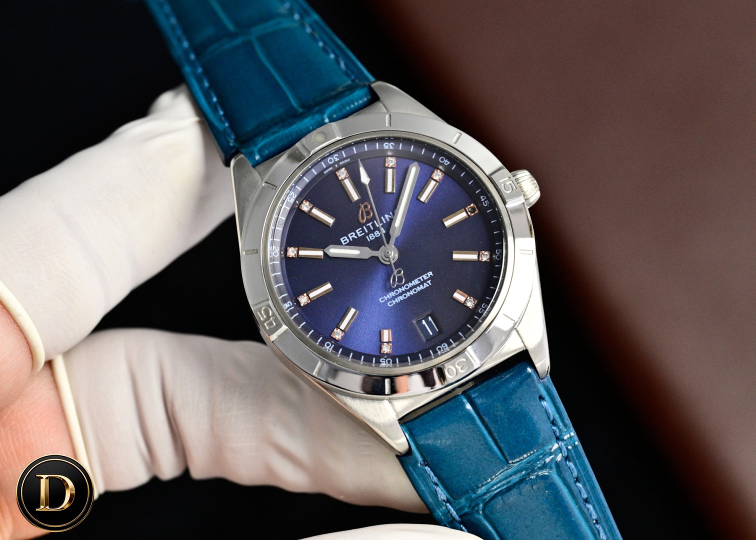 百年靈新款橫空出世（推出新高度）
全新百年靈機械計時腕表-南海膠囊系列
(chronometer Automatic 36mm)特別版
1⃣️現代復古風格讓您在人群中脫穎而出，打破沈悶，有溫度又不失浪漫！
2⃣️這款優雅的現代復古靈感腕表適合想在人群脫穎而出的女士。（男士也可佩戴，膠囊系列市面最薄的中性款。）
3⃣️融合優異性能和造型美感，時尚而優雅，適合各種場合，多種金屬表殼可供選擇，同時也有鑲嵌彩色寶石鑽，從炫酷的精鋼材百搭雙色間金乃至豪華紅金，一應俱全，時標和多姿多彩錶盤。
