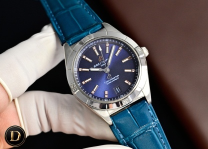 百年靈新款橫空出世（推出新高度）
全新百年靈機械計時腕表-南海膠囊系列
(chronometer Automatic 36mm)特別版
1⃣️現代復古風格讓您在人群中脫穎而出，打破沈悶，有溫度又不失浪漫！
2⃣️這款優雅的現代復古靈感腕表適合想在人群脫穎而出的女士。（男士也可佩戴，膠囊系列市面最薄的中性款。）
3⃣️融合優異性能和造型美感，時尚而優雅，適合各種場合，多種金屬表殼可供選擇，同時也有鑲嵌彩色寶石鑽，從炫酷的精鋼材百搭雙色間金乃至豪華紅金，一應俱全，時標和多姿多彩錶盤。
