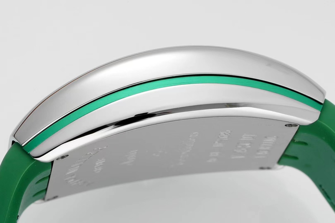 ABF 最高品質綠遊艇 新款到貨 Franck Muller 法蘭克穆勒 Vanguard Yachting V45遊艇系列 44x54 mm
1.表殼100%原版開模 特別是三明治結構表殼 中間內側 藍色的側槽和把頭位置凸出來的藍色耳位 更是使表殼的製作過程更加困難 然後歷時10個多月經過多次初版校對 終於研發製作成功 完全採用316精鋼製作 而非市場低成本的塑膠模具 
2.本版本V45綠色遊艇字面 真法郎字丁 都是採用原裝1：1高度的數字凹邊內法郎烤真丁 成本高 製作複雜 良品率低 字面下層有放大鏡