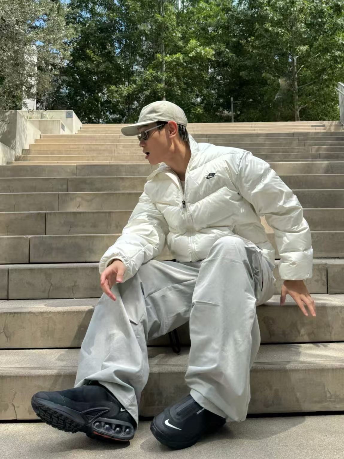 Nike/耐克Windrunner風行者2025經典款新款輕薄連帽羽絨服外套夾克
原版復刻 頂級品質  專櫃尺碼 零下十幾度無壓力 極地防寒防風防水防雪！超級蓬松度 休閒運動 街頭時尚潮流休閒運動連帽保暖短款羽絨服 鎖絨效果好 不拽絨 品質看得見 蓬松度爆表 能在衣物內形成大量空氣隔熱層 輕鬆抵御零下20°C的嚴寒 哪怕極寒天氣也能牢牢鎖住體溫 讓你在冰天雪地中也能溫暖如春 高含絨量帶來極致輕盈的穿著體驗 告別傳統羽絨服的臃腫感 活動自如 溫暖卻不笨重 
L SIZE:S-2XL