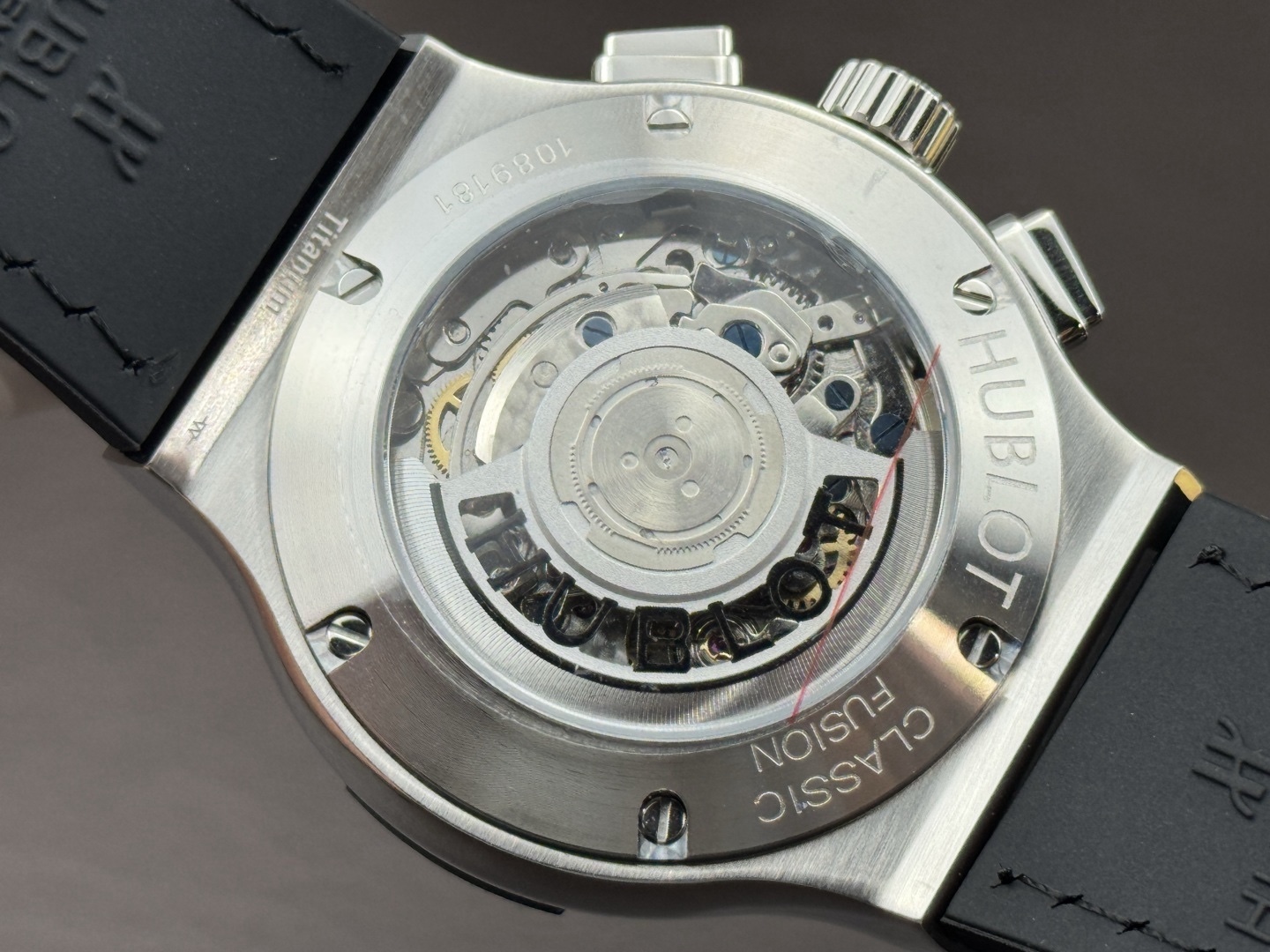 （实拍圖）升級版宇舶hublot恆寶表經典融合CLASSIC FUSION系列，直徑45mm，表殼316L精鋼，耐磨藍寶石玻璃，施華洛世奇鑽石鑲嵌，進口搭載進口7750多巧能計時機芯，還原原裝所有功能，在不同的時空共鳴，如繪畫，如音樂，如時計，獨一無二的HUBLOT最配獨一無二的他，經典融合計時腕表。